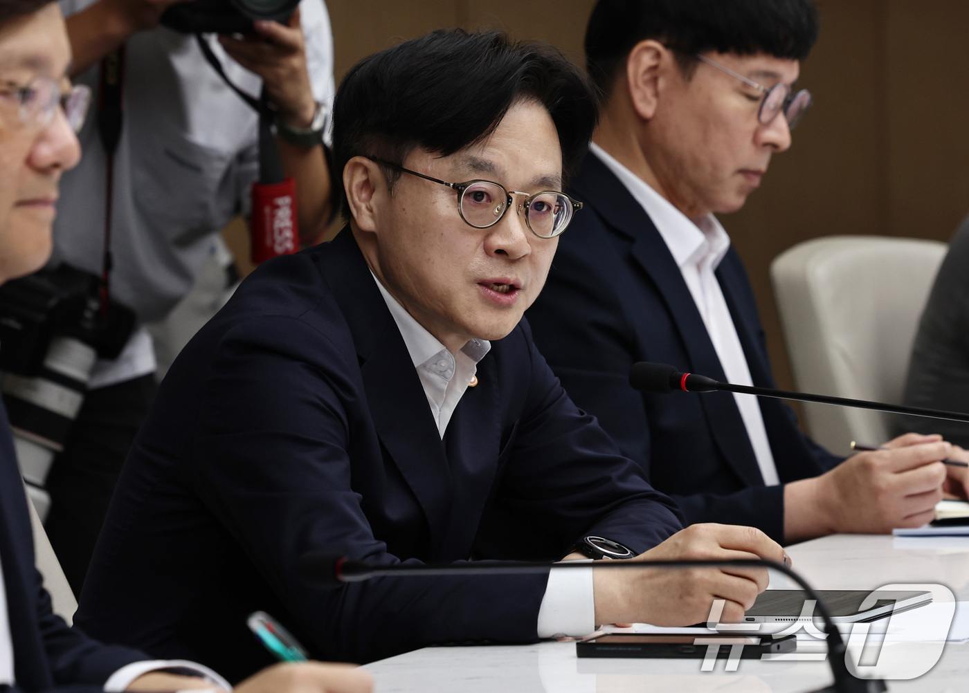 (서울=뉴스1) 구윤성 기자 = 김정관 산업통상자원부 장관이 4일 오전 서울 중구 대한상공회의소에서 열린 대미 통상전략 라운드 테이블에서 모두발언을 하고 있다. 2025.8.4/뉴 …