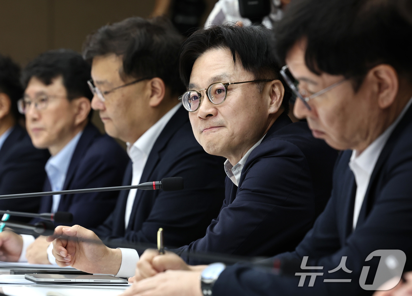 (서울=뉴스1) 구윤성 기자 = 김정관 산업통상자원부 장관이 4일 오전 서울 중구 대한상공회의소에서 열린 대미 통상전략 라운드 테이블에서 모두발언을 마치고 있다. 2025.8.4/ …