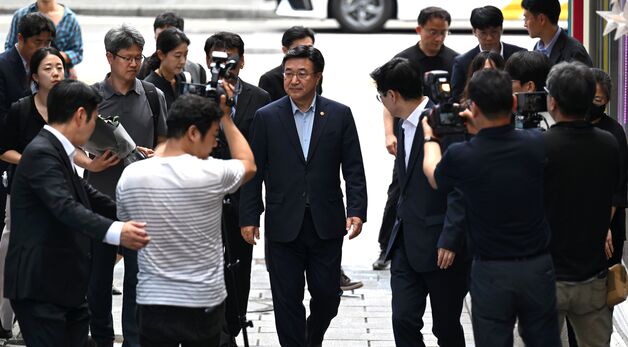 윤호중 장관, 이태원 참사 추모