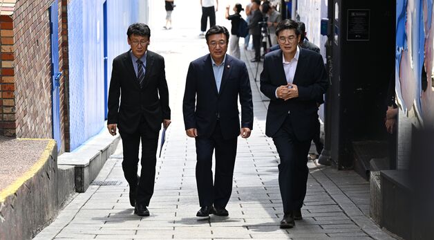 윤호중 장관, 이태원 참사 추모