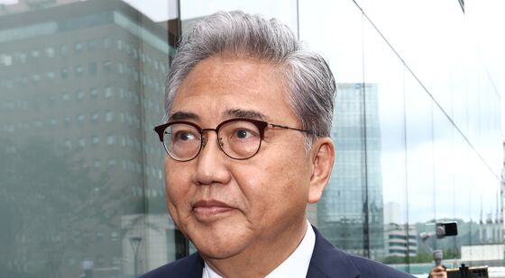 박진 전 외교장관, 굳은 표정으로 김건희 특검 출석