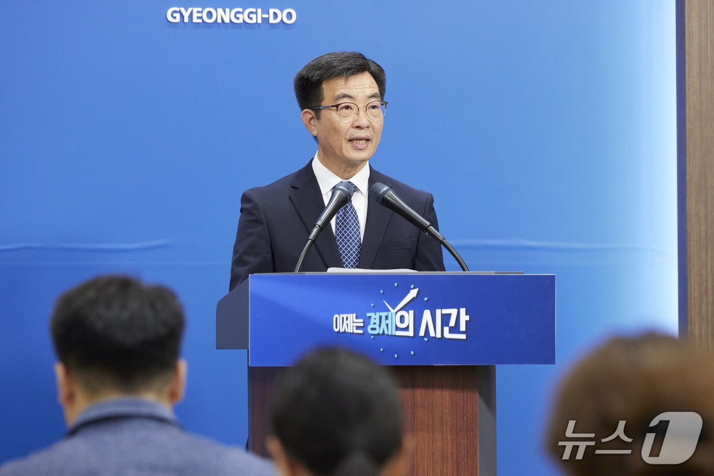 본문 이미지 - 4일 경기도청 브리핑룸에서 성제훈 경기도농업기술원장이 AI 기반 농작물 불량환경 예측시스템 구축에 대한 브리핑을 하고 있다.&#40;경기도 제공. 재판매 및 DB금지&#41;