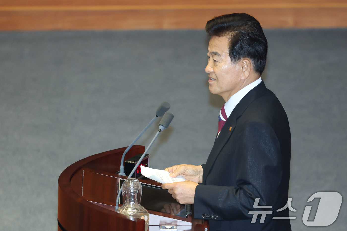 (서울=뉴스1) 이광호 기자 = 정동영 통일부장관이 4일 오후 서울 여의도 국회에서 열린 본회의에 출석해 신임 국무위원 인사를 하고 있다. 2025.8.4/뉴스1