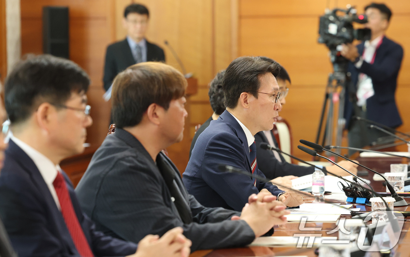 (서울=뉴스1) 임세영 기자 = 김민석 국무총리가 4일 오후 서울 종로구 정부서울청사에서 열린 이태원참사 추모 위원회 위원 위촉식 및 회의에서 모두발언을 하고 있다. 2025.8. …