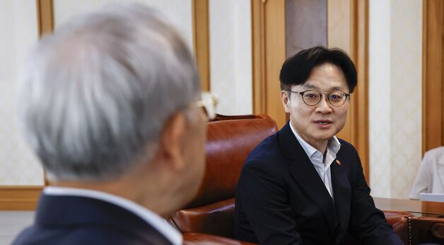 손경식 경총회장과 면담하는 김정관 산업부 장관
