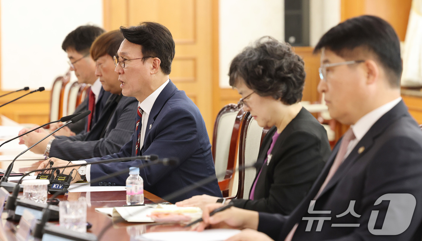 (서울=뉴스1) 임세영 기자 = 김민석 국무총리가 4일 오후 서울 종로구 정부서울청사에서 열린 이태원참사 추모 위원회 위원 위촉식 및 회의에서 모두발언을 하고 있다. 2025.8. …