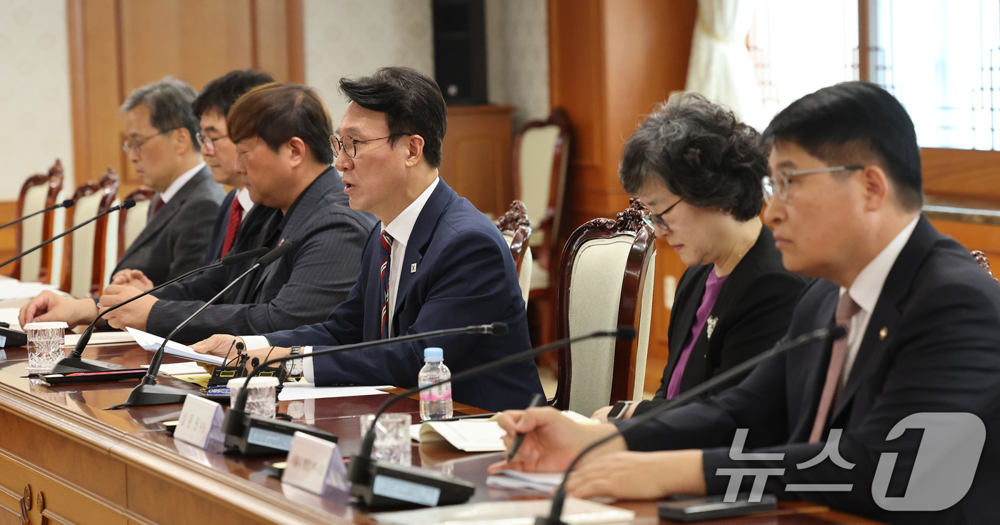 (서울=뉴스1) 임세영 기자 = 김민석 국무총리가 4일 오후 서울 종로구 정부서울청사에서 열린 이태원참사 추모 위원회 위원 위촉식 및 회의에서 모두발언을 하고 있다. 2025.8. …