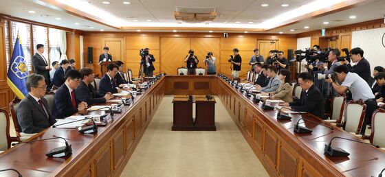 김민석 국무총리, 이태원참사 추모 위원회 회의 주재