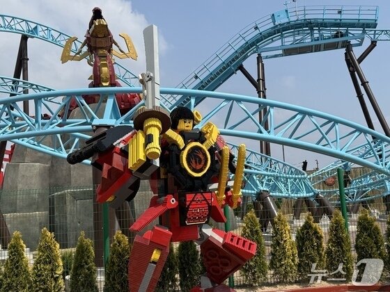 본문 이미지 - 레고랜드코리아리조트의 새 어트랙션 &#39;스핀짓주 마스터&#39;. ⓒ 뉴스1 김형준 기자