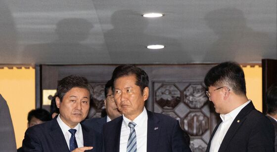 방송법 개정안 국힘 필리버스터 돌입, 본회의장 나서는 정청래 대표