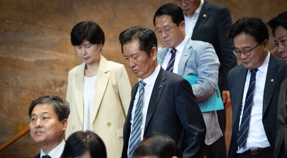 국힘 방송법 개정안 필리버스터 돌입, 회의장 나서는 정청래 대표