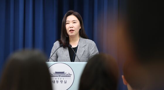 강유정 대변인, 비서실장 주재 수석보좌관회의 브리핑