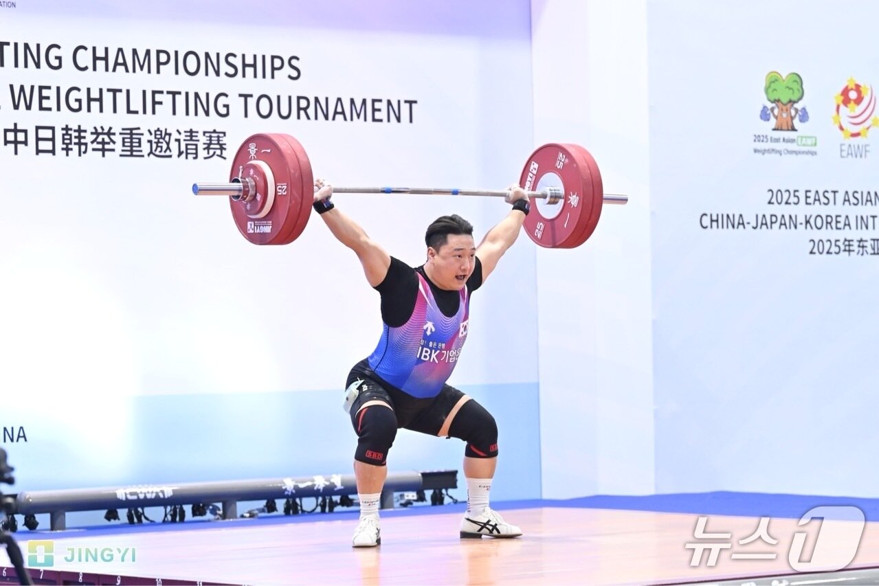 본문 이미지 - 지난 7월 30일부터 8월 1일까지 중국 푸저우에서 열린 2025 동아시아역도선수권대회 및 한중일국제친선대회에 참가한 양구군청 직장운동경기부 역도팀.&#40;양구군청 제공. 재판매 및 DB금지&#41;/뉴스1