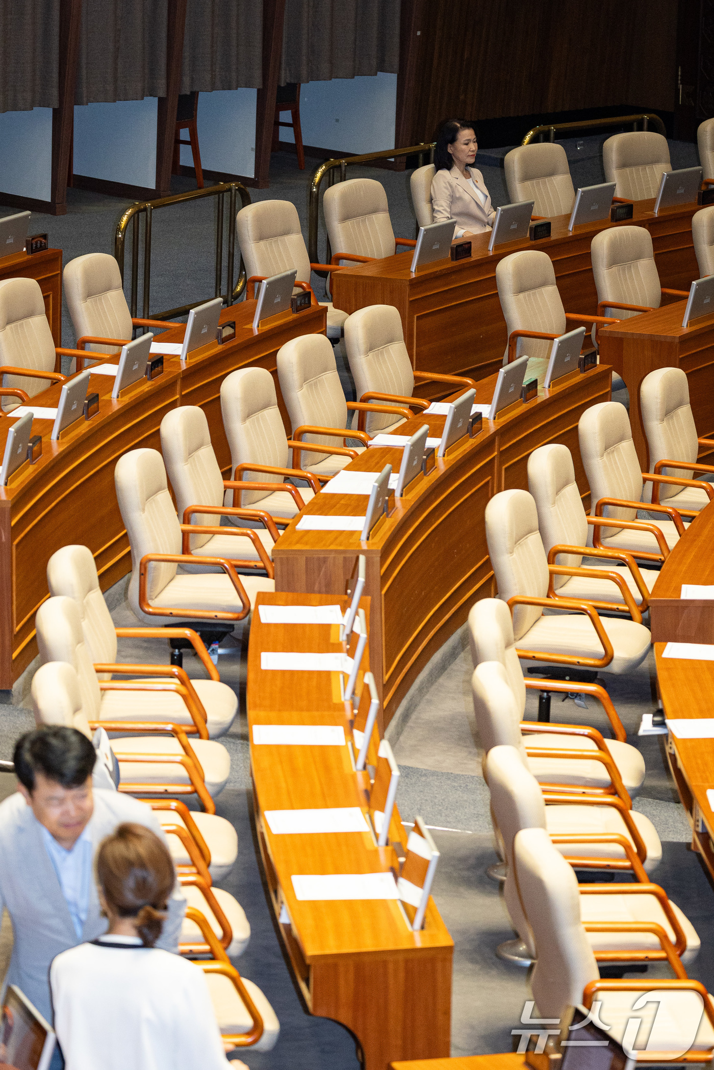 (서울=뉴스1) 유승관 기자 = 이진숙 방송통신위원장이 4일 서울 여의도 국회에서 열린 제427회 국회(임시회) 3차 본회의에 출석해 방송법 일부개정법률안(대안)에 대한 신동욱 국 …