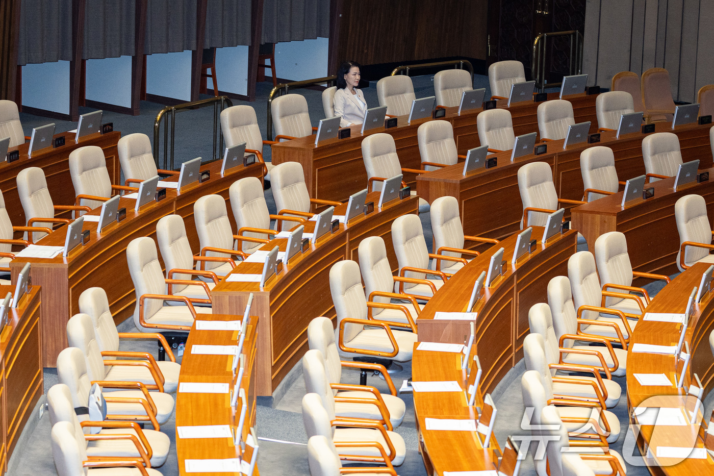 (서울=뉴스1) 유승관 기자 = 이진숙 방송통신위원장이 4일 서울 여의도 국회에서 열린 제427회 국회(임시회) 3차 본회의에 출석해 방송법 일부개정법률안(대안)에 대한 신동욱 국 …