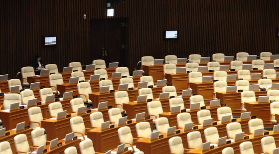 '방송법 개정안' 필리버스터 시작, 민주당의 빈자리
