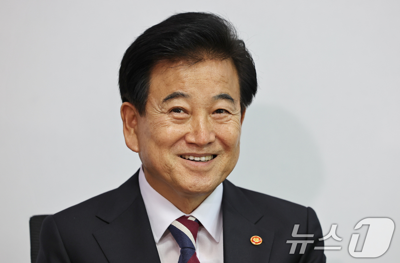 (서울=뉴스1) 장수영 기자 = 정동영 통일부 장관이 4일 오후 서울 여의도 국회의원회관 내 의원실에서 남북협력민간단체협의회 관계자들과 면담을 하고 있다. 2025.8.4/뉴스1