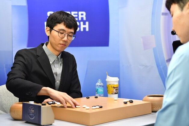 '디펜딩 챔피언' 변상일 9단, 박정환 꺾고 LG배 준결승행