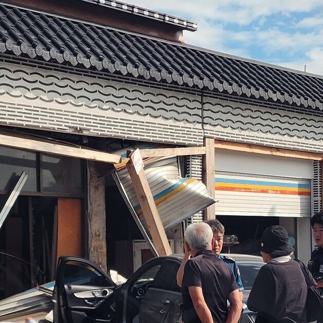 익산 금마서 만취 차량 상가 돌진…경찰, 60대 운전자 입건 예정