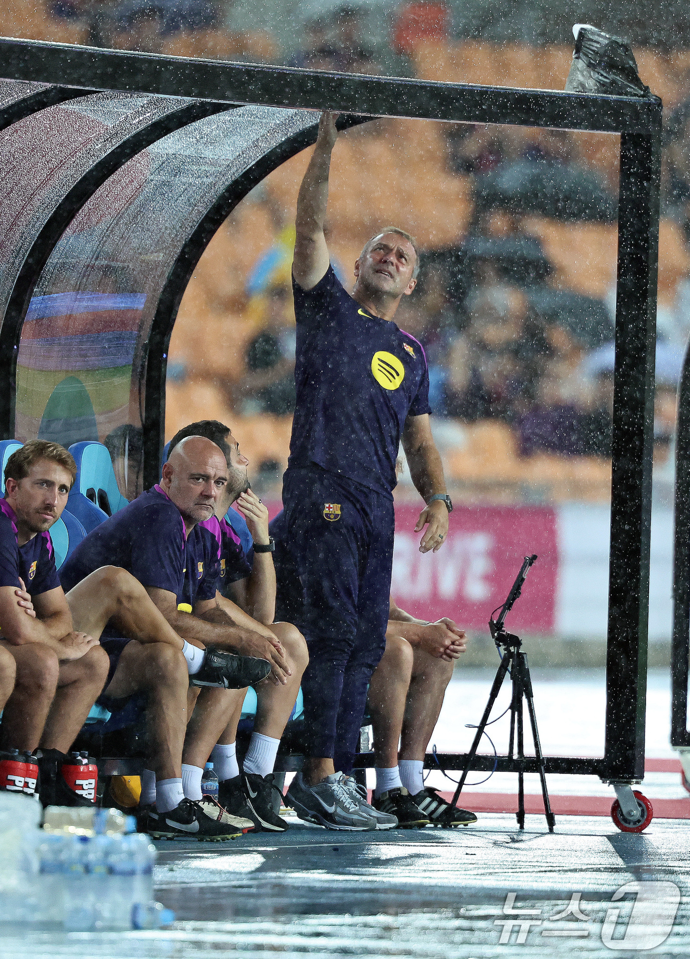 (대구=뉴스1) 구윤성 기자 = 4일 오후 대구 수성구 대구스타디움에서 열린 '2025 FC바르셀로나 아시아투어' 대구FC와 FC바르셀로나의 경기에서 한지 플릭 FC바르셀로나 감독 …