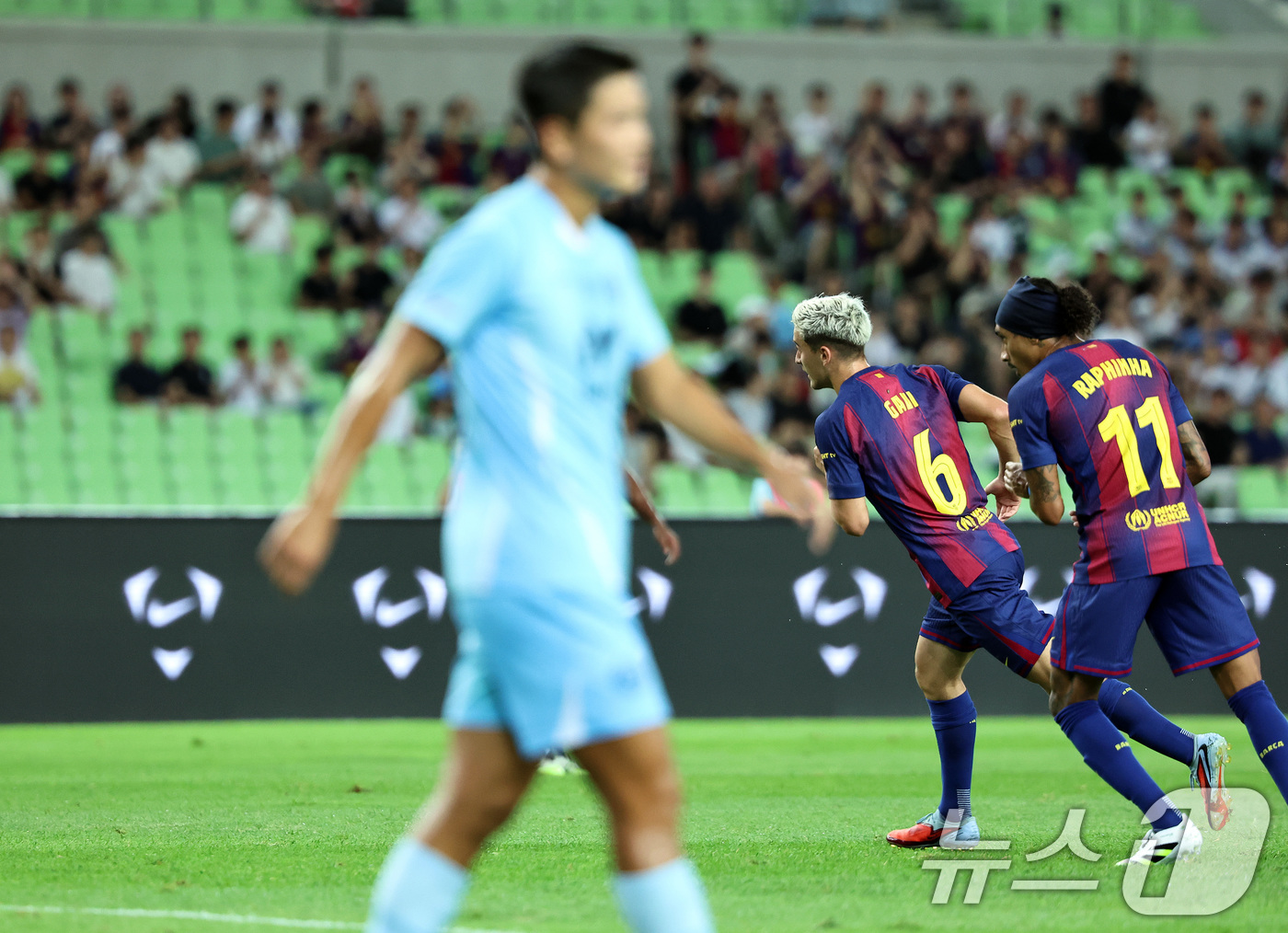 (대구=뉴스1) 구윤성 기자 = 4일 오후 대구 수성구 대구스타디움에서 열린 '2025 FC바르셀로나 아시아투어' 대구FC와 FC바르셀로나의 경기에서 전반 FC바르셀로나 가비가 선 …