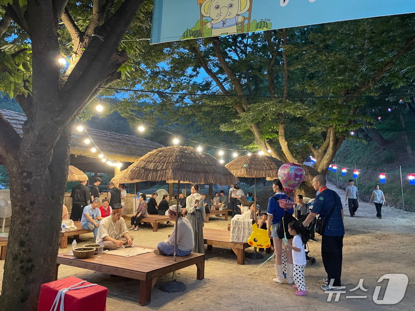 본문 이미지 - 안동 월영교에 축제 인파들이 몰려들었다.(안동시 제공.재판매 및 DB 금지)2025.8.5/뉴스1