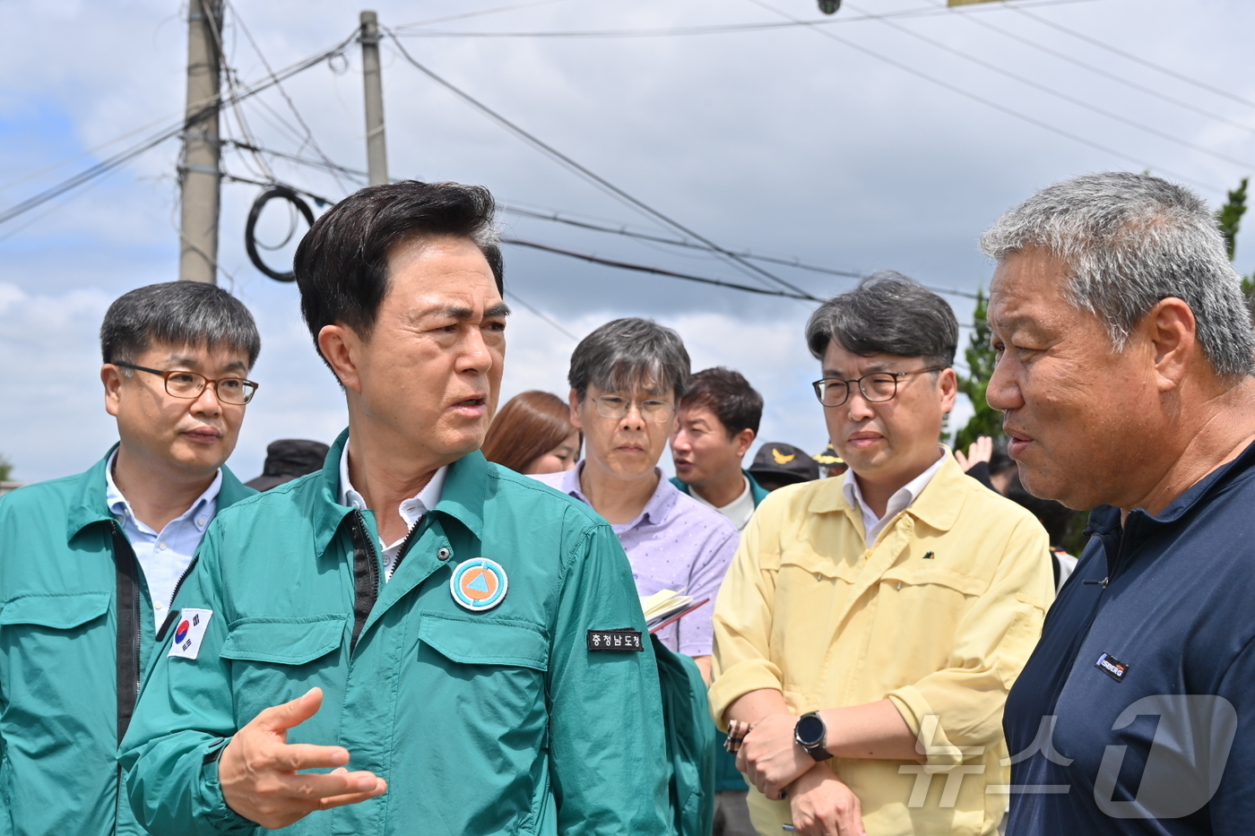 (부여=뉴스1) 이동원 기자 = 지난달 극한호우로 큰 피해를 입은 충남도 내 곳곳에서 응급복구 작업이 진행되고 있는 가운데 김태흠 충남도지사가 4일 부여 나복 배수장을 찾아 지역 …