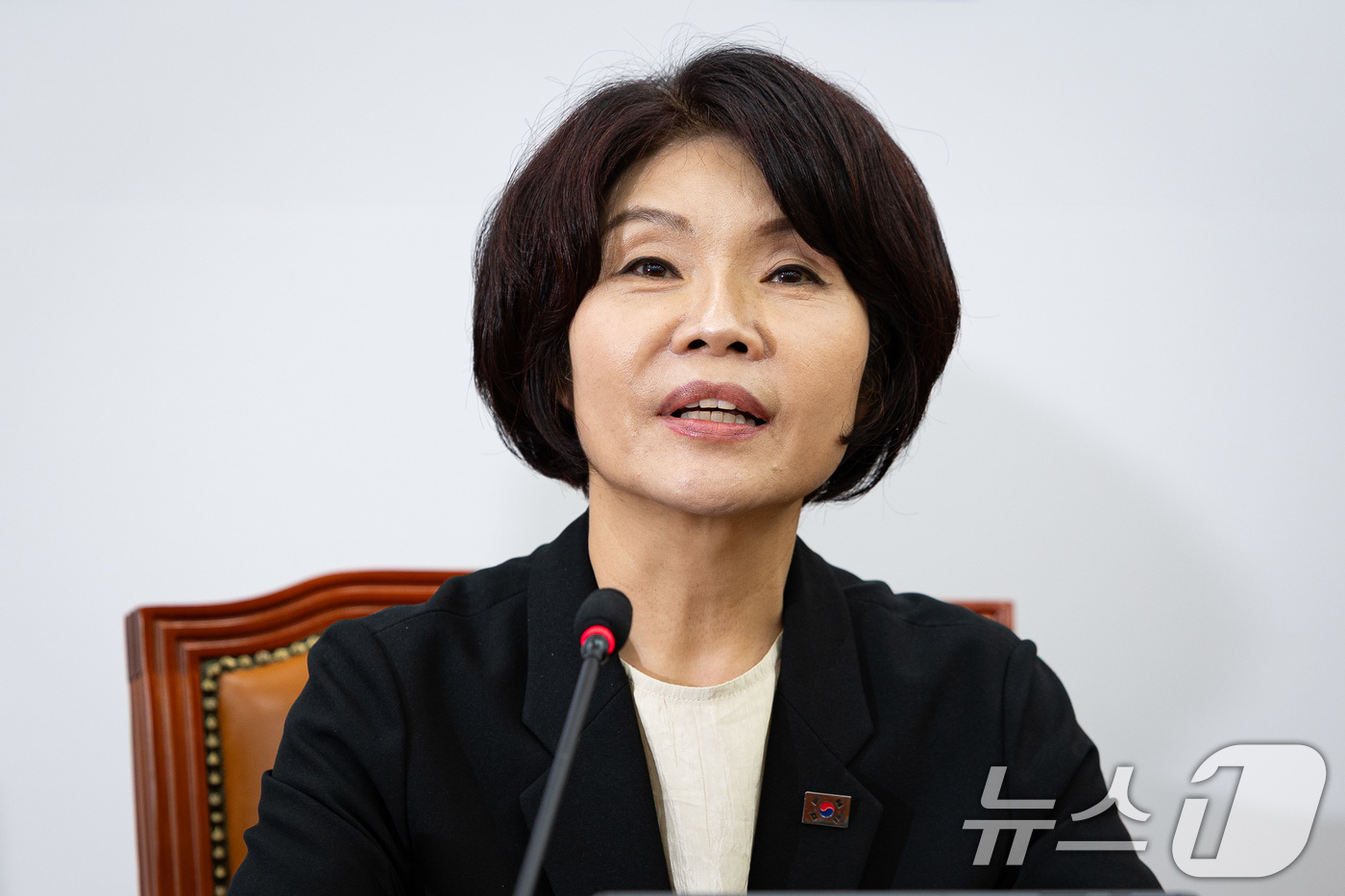 (서울=뉴스1) 유승관 기자 = 한정애 더불어민주당 신임 정책위의장이 5일 서울 여의도 국회에서 열린 원내대책회의에서 모두 발언을 하고 있다. 2025.8.5/뉴스1