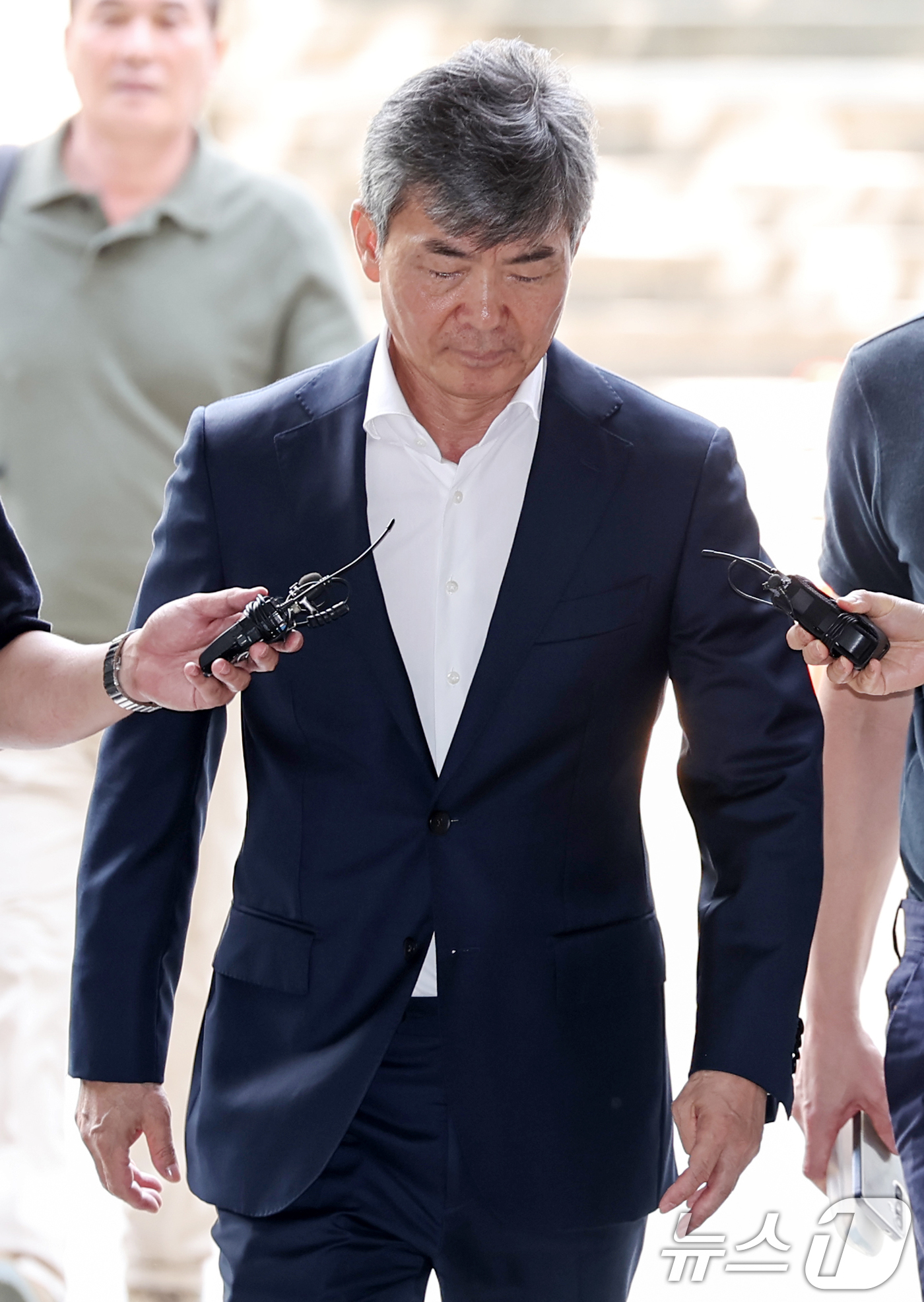 (서울=뉴스1) 민경석 기자 = '도이치모터스 주가조작 사건' 당시 김건희 여사의 계좌를 관리한 것으로 알려진 이종호 전 블랙펄인베스트 대표가 5일 오전 서울 서초구 서울중앙지방법 …