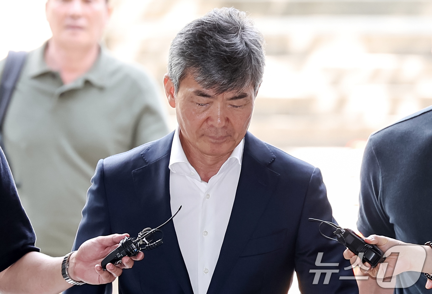 (서울=뉴스1) 민경석 기자 = '도이치모터스 주가조작 사건' 당시 김건희 여사의 계좌를 관리한 것으로 알려진 이종호 전 블랙펄인베스트 대표가 5일 오전 서울 서초구 서울중앙지방법 …