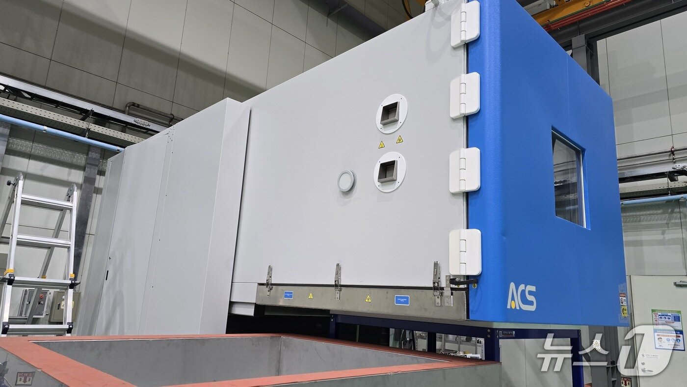 본문 이미지 - 극한환경에서 제품 수명을 시험해볼 수 있는 복합진동시험기./뉴스1 ⓒNews1 윤주영 기자