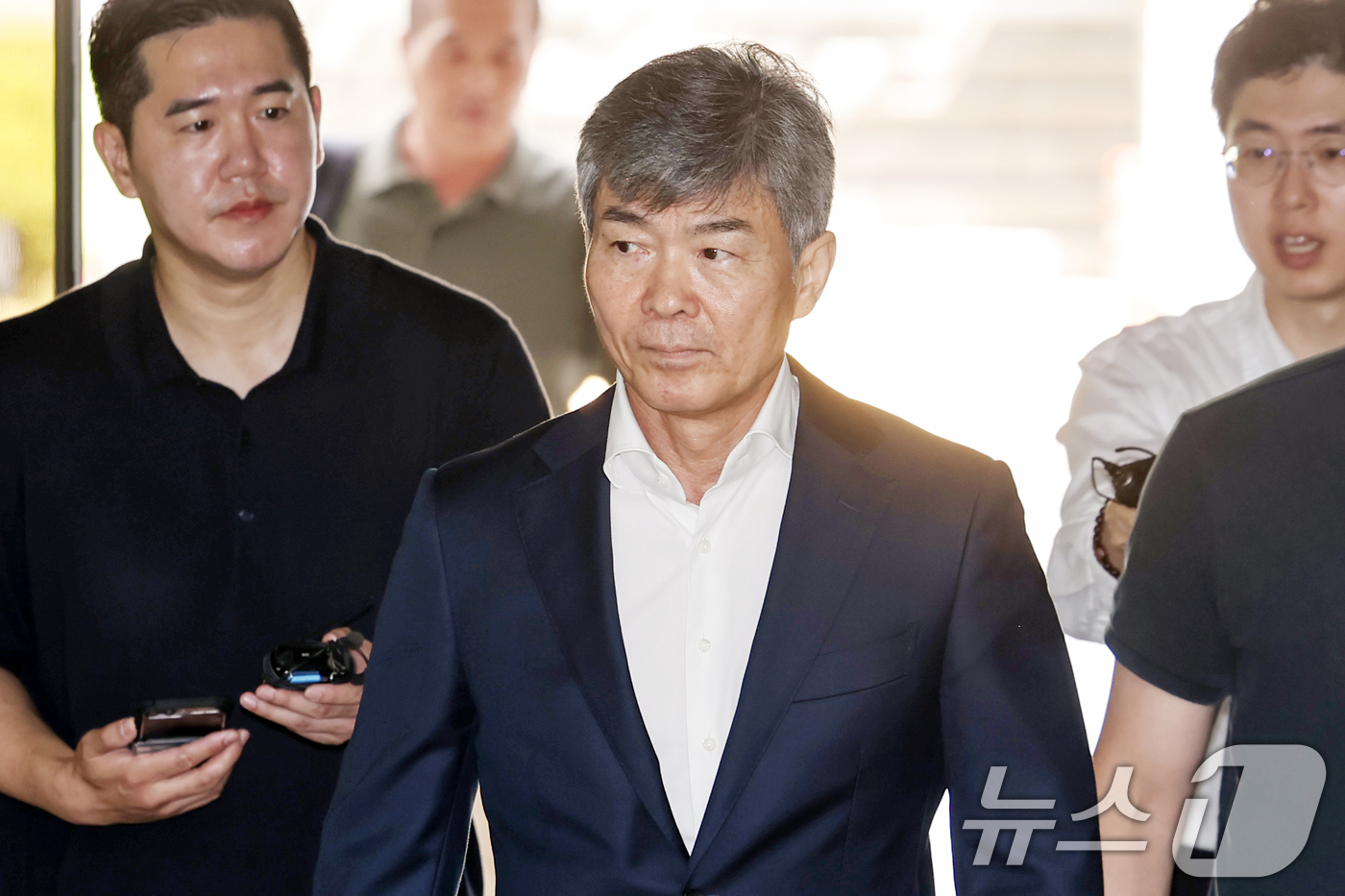 (서울=뉴스1) 민경석 기자 = '도이치모터스 주가조작 사건' 당시 김건희 여사의 계좌를 관리한 것으로 알려진 이종호 전 블랙펄인베스트 대표가 5일 오전 서울 서초구 서울중앙지방법 …