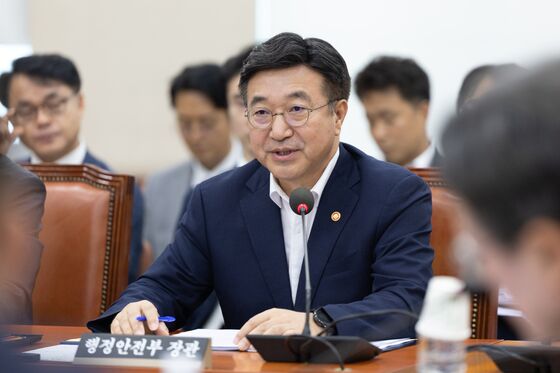 윤호중 "소비쿠폰 지급률 93.6%…군 장병·농촌 사용 확대 검토"(종합)