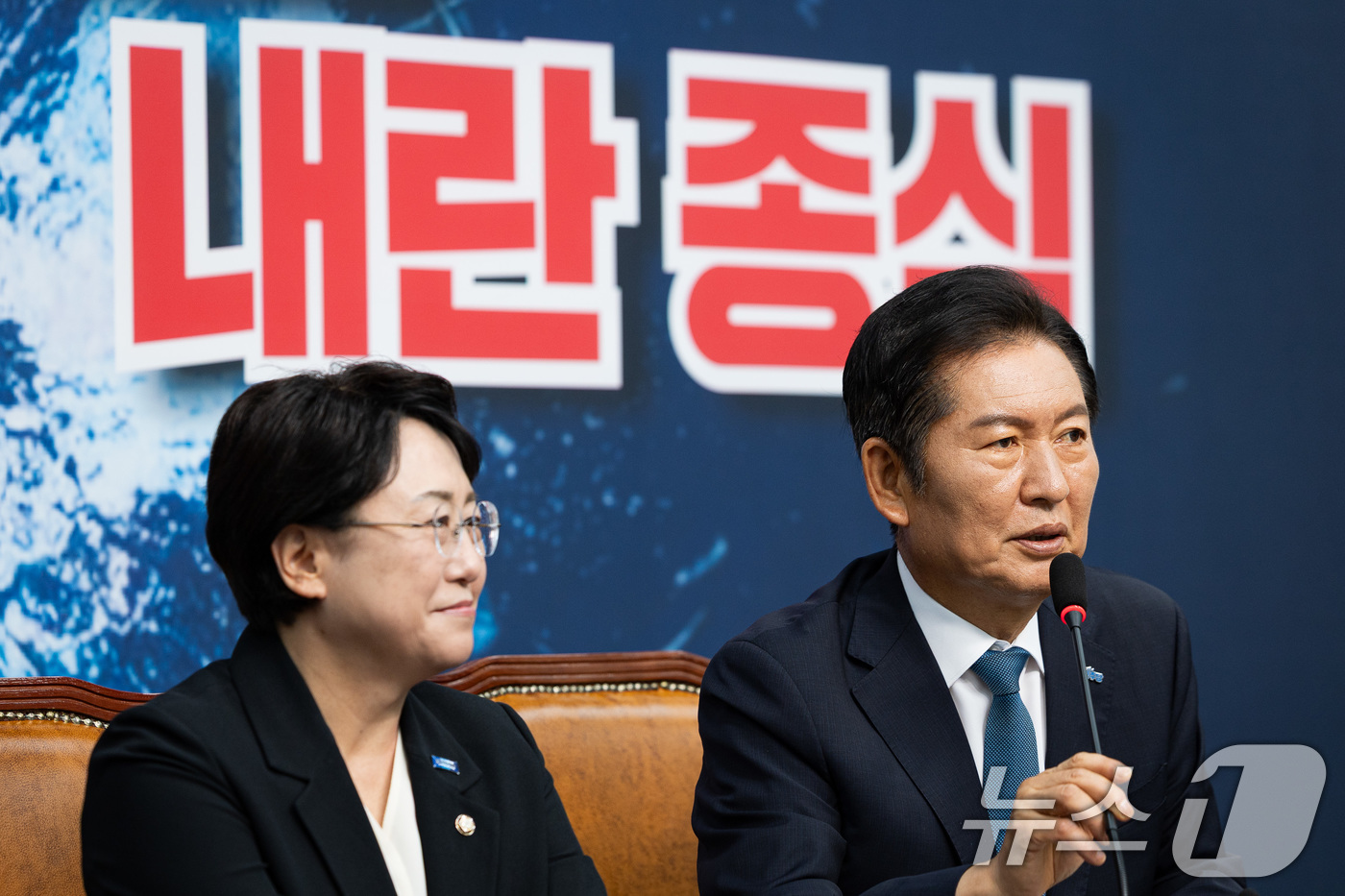 (서울=뉴스1) 유승관 기자 = 정청래 더불어민주당 대표가 5일 서울 여의도 국회에서 김선민 조국혁신당 당대표 권한대행을 예방하고 있다. 2025.8.5/뉴스1