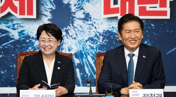 미소 짓는 정청래 민주당 대표와 김선민 조국혁신당 당대표 권한대행