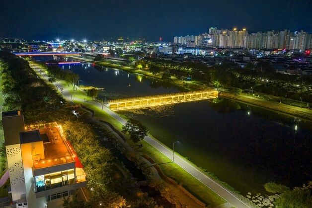 '순천 동천, 여름밤을 물들이다'…8~31일 야광축제 개막