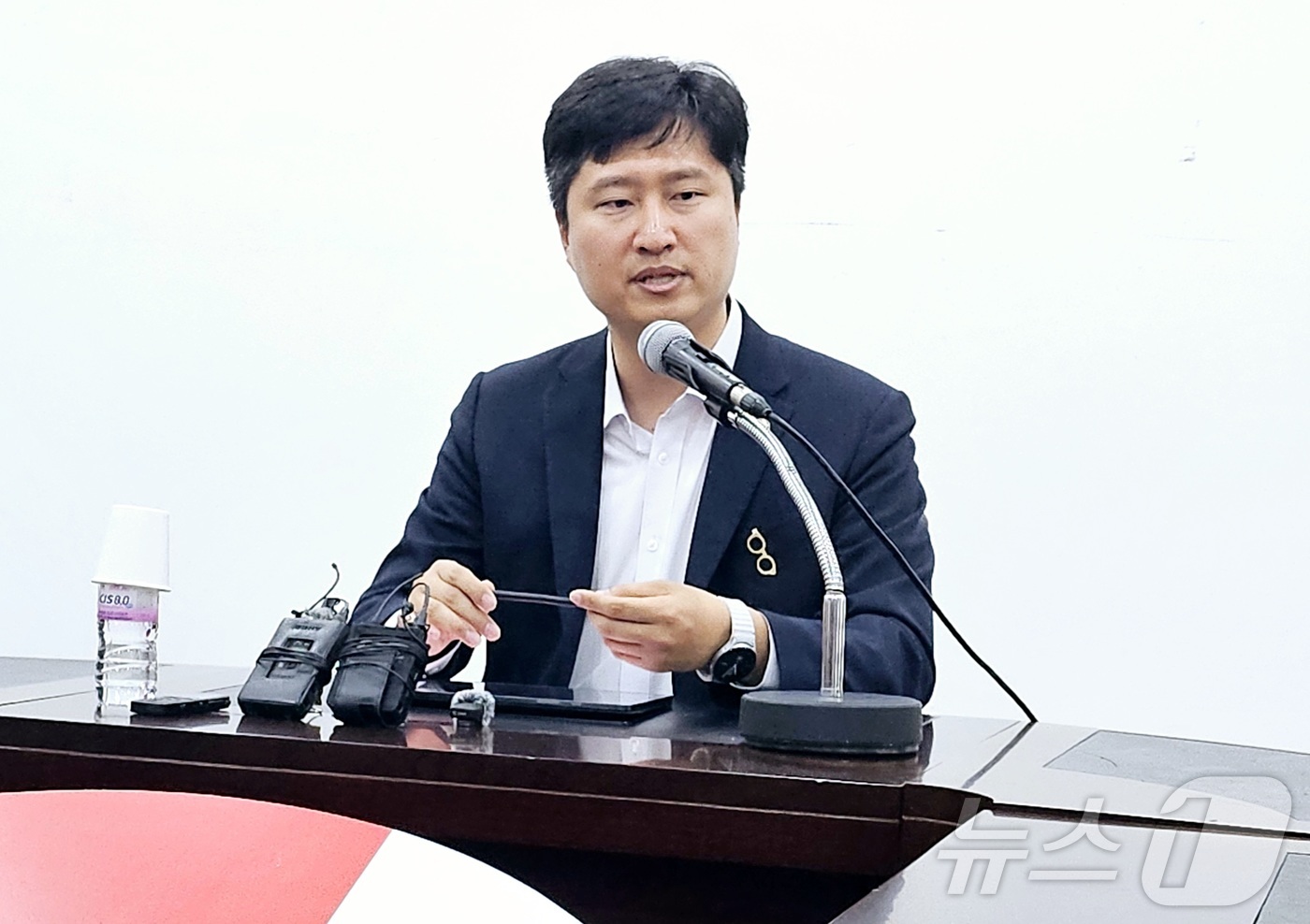 (대구=뉴스1) 남승렬 기자 = 우재준 국민의힘 의원(대구 북구갑)이 5일 대구 수성구 범어동 국민의힘 대구시당에서 기자회견을 열고 청년최고위원 출마의 변을 밝히고 있다. 2025 …