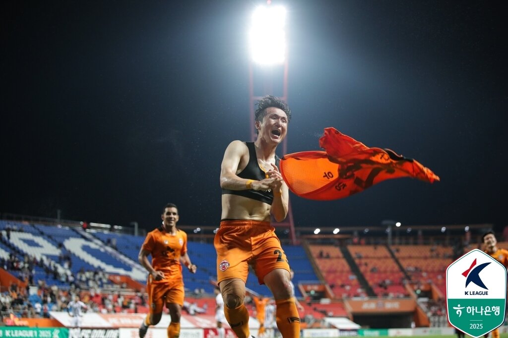 본문 이미지 - 6위부터 11위까지는 모두 승점 1점차 박빙의 레이스다. 8월 일정이 너무도 중요하다. &#40;한국프로축구연맹 제공&#41;