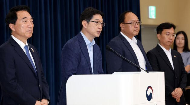 '대통령 세종 집무실 건립' 신속추진 설명하는 김경수 지방시대위원장