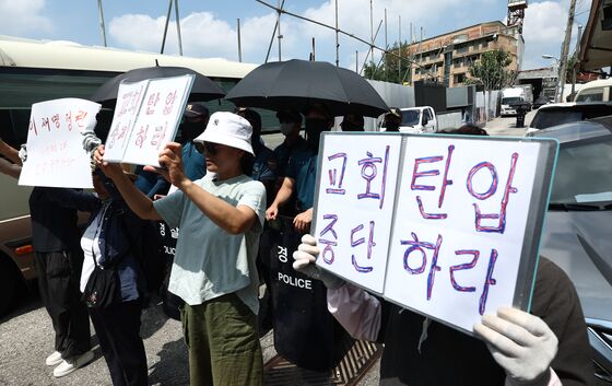 사랑제일교회·유튜버들, 경찰 압수수색에 "정치적 과잉수사"