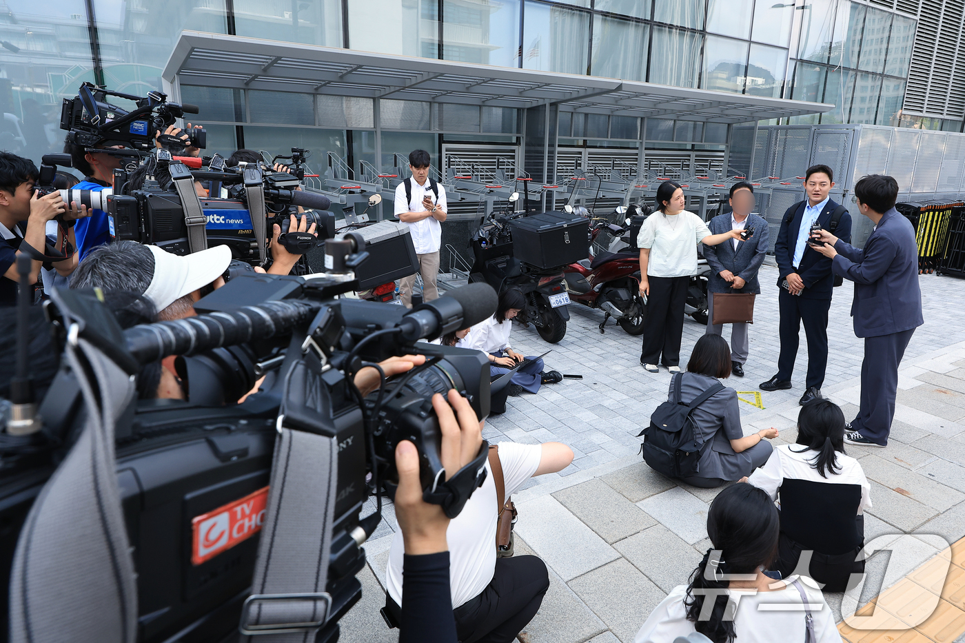 (서울=뉴스1) 박정호 기자 = '정치 브로커' 명태균 씨가 실질적으로 운영하던 여론조사 기관 미래한국연구소의 전임 소장 김태열 씨가 5일 오후 서울 종로구에 마련된 김건희 특검팀 …