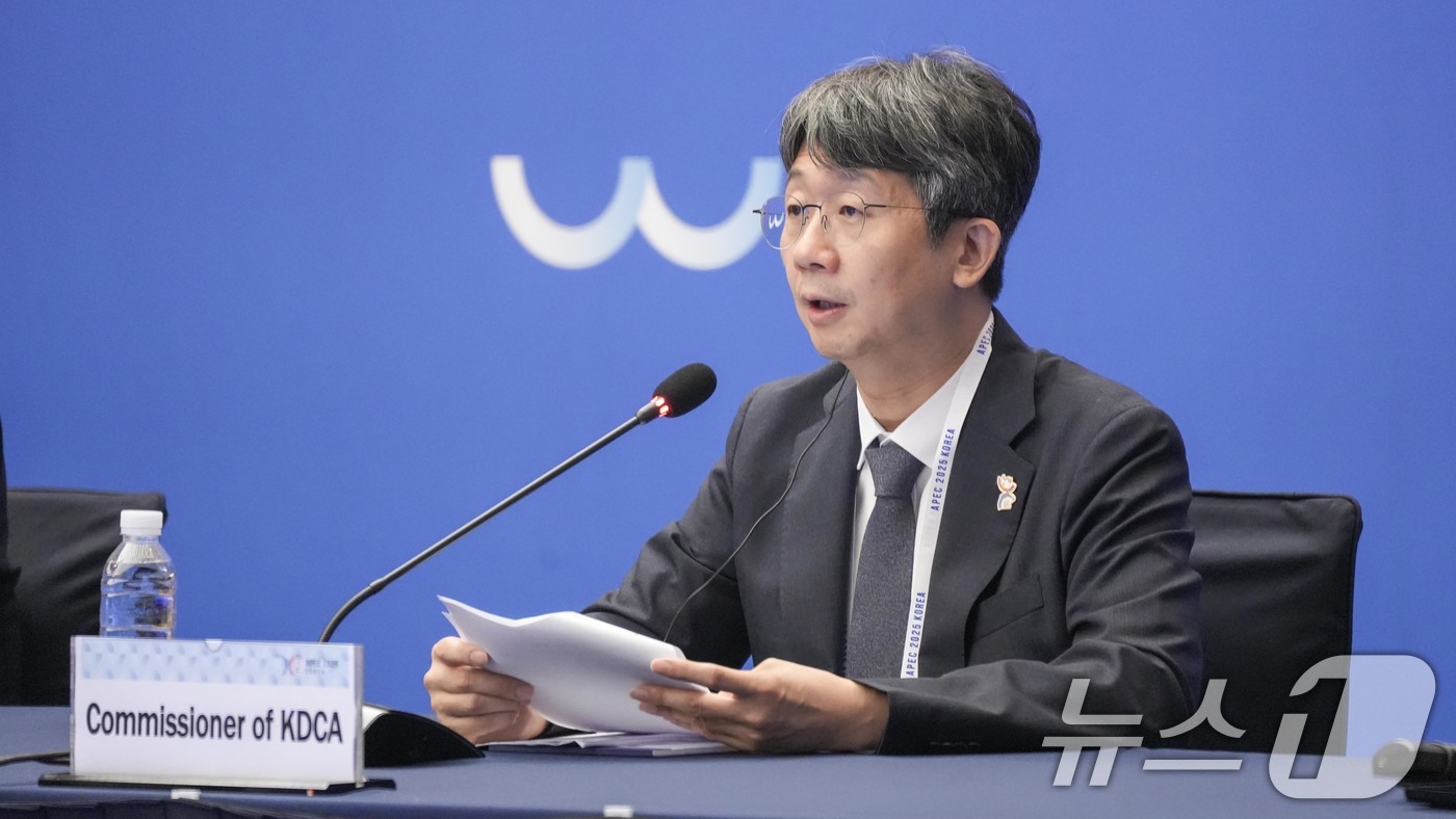 (서울=뉴스1) = 임승관 질병관리청 청장이 5일 인천광역시 송도컨벤시아에서 열린  2025년 제2차 APEC 보건실무그룹회의에서 개회사를 하고 있다. (질병관리청 제공. 재판매 …