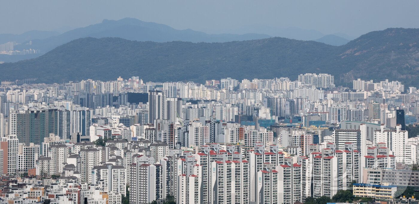 본문 이미지 - 서울 시내 아파트 모습. 2025.8.5/뉴스1 ⓒ News1 권현진 기자