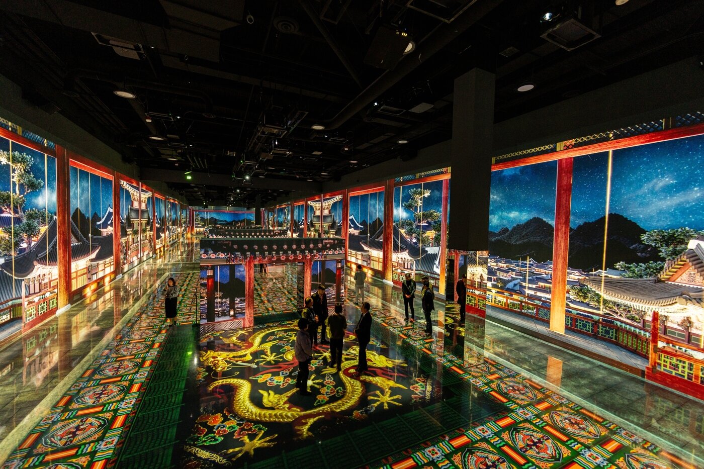 본문 이미지 - 미국 라스베이거스에서 열린 '이음을 위한 공유' 전시 현장(국가유산청 제공)