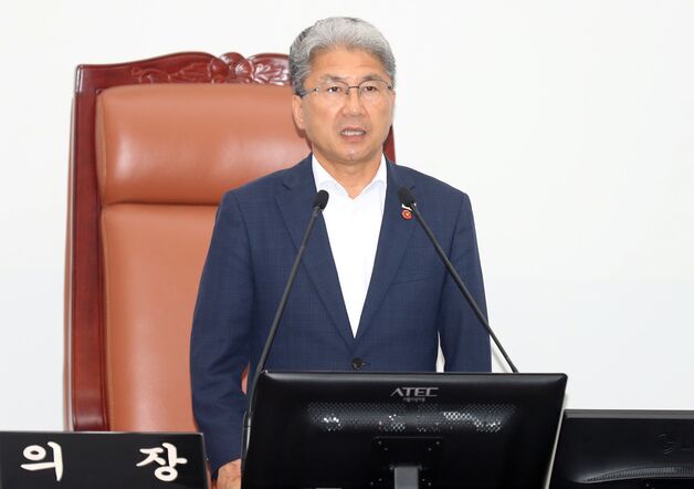 이상봉 제주도의회 의장 "기초단체 2개냐 3개냐…도민 뜻 묻겠다"