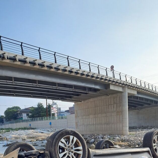 포천서 추돌사고로 차량 3.5m 아래 추락…1명 부상