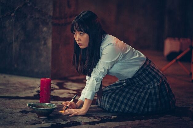 오소현 '강령: 귀신놀이'로 첫 호러 도전…섬뜩 열연