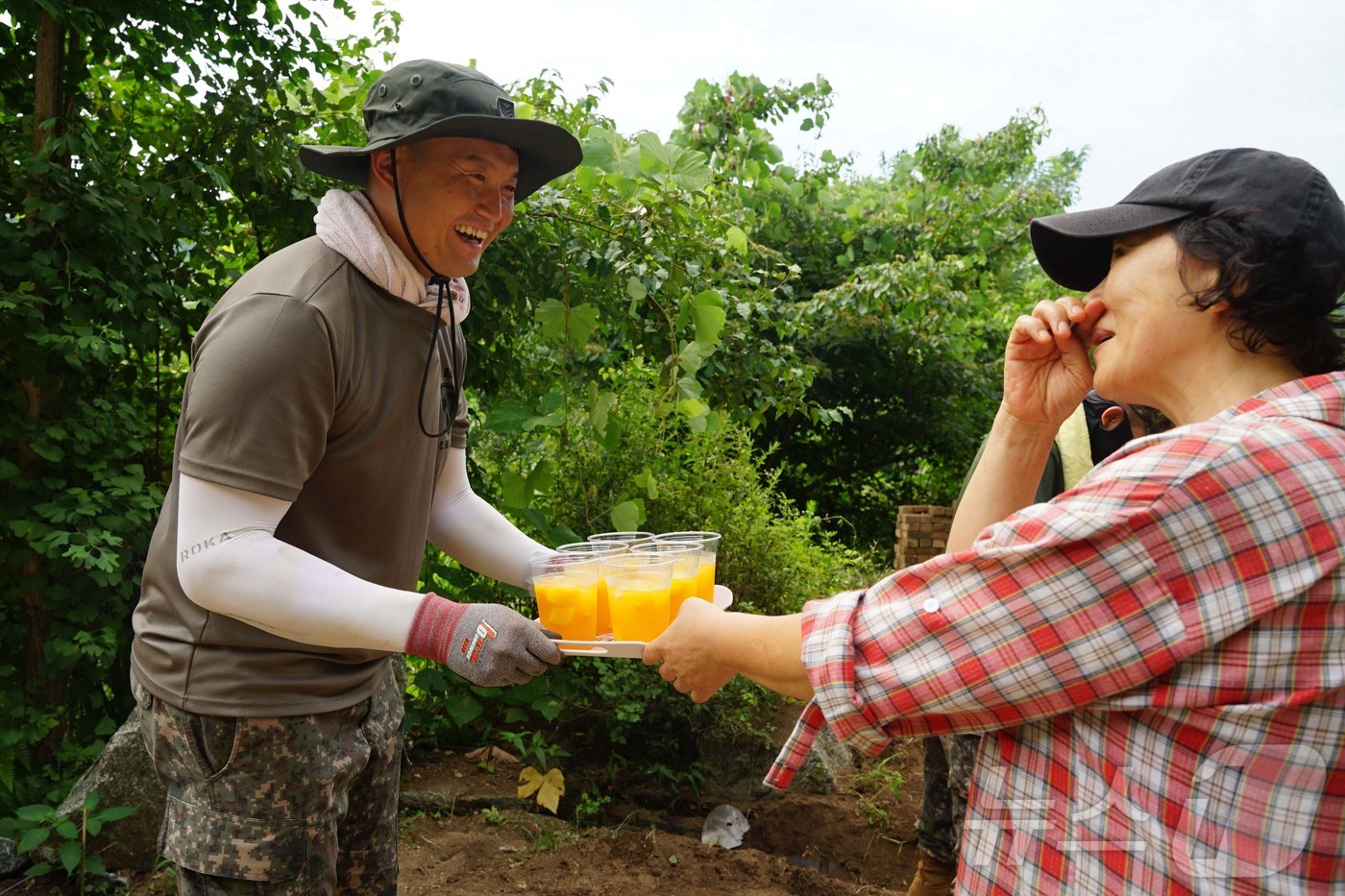 (가평=뉴스1) 양희문 기자 = 육군 수도기계화보병사단이 5일 경기 가평군 일대에서 수해 복구 작업을 돕고 있다.(수기사 제공, 재판매 및 DB 금지) 2025.8.5/뉴스1