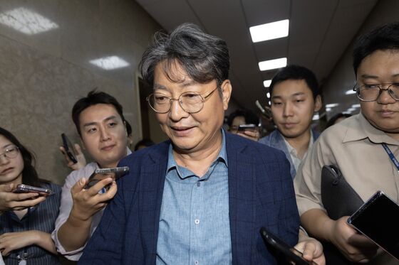 경찰, '주식 차명거래 의혹' 이춘석 의원실 등 압수수색