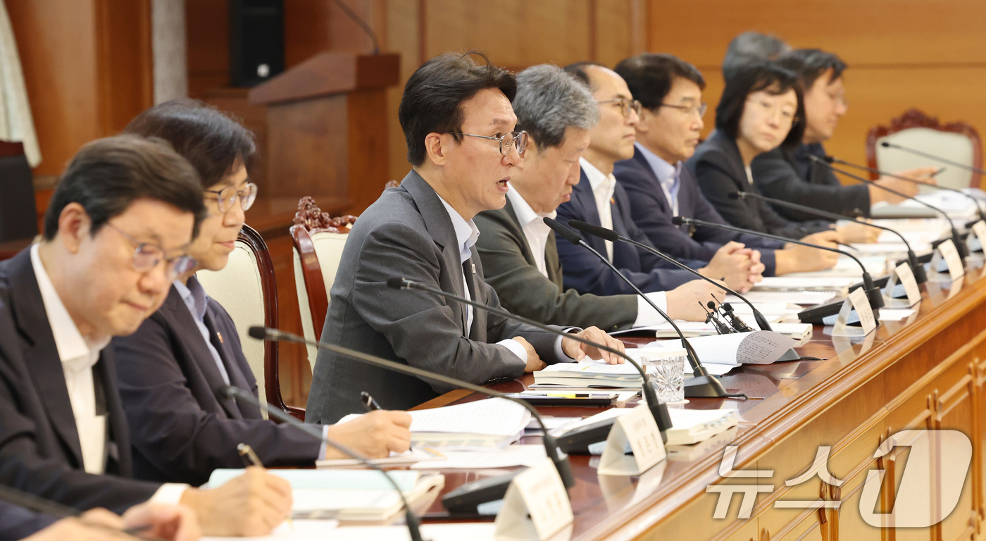 (서울=뉴스1) 임세영 기자 = 김민석 국무총리가 5일 서울 종로구 정부서울청사에서 열린 바이오헬스혁신위원회 회의에서 발언을 하고 있다. 2025.8.5/뉴스1